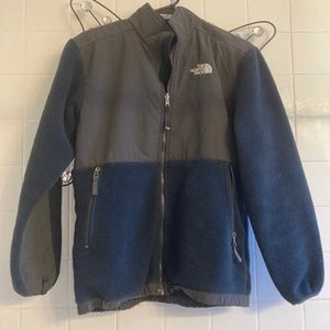 The North Face Denali Jacket Boys Size 16, Women size S/P in good condition.
